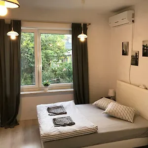 https://chopin-airport-apartments-24h-self-check-in.warsawhotelspoland.com